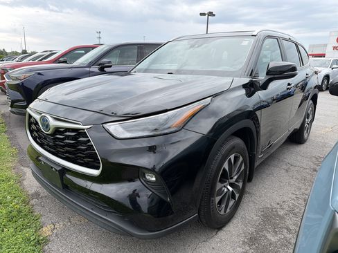 Used 2023 Toyota Highlander XLE AWD/4WD image 4