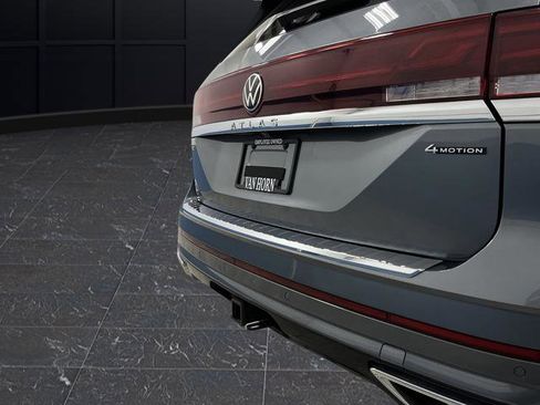 Used 2024 Volkswagen Atlas SEL Premium R-Line image 35