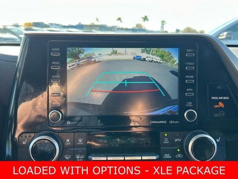 Used 2022 Toyota Highlander XLE image 26