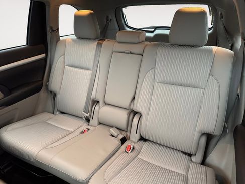 Used 2018 Toyota Highlander Plus image 16