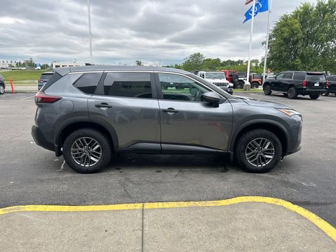 Used 2022 Nissan Rogue S FWD image 2