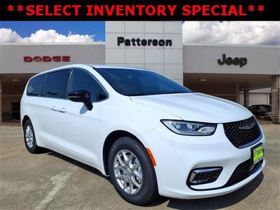 New 2026 Chrysler Pacifica Select