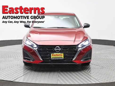 Used 2025 Nissan Altima 2.5 SV FWD image 2
