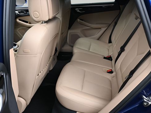 Certified 2023 Porsche Macan AWD/4WD image 7