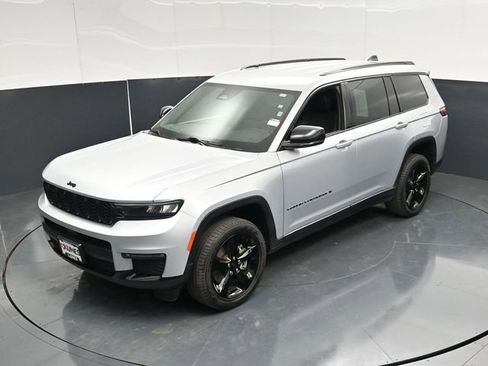 Used 2024 Jeep Grand Cherokee L Limited w/ Black Appearance Package AWD/4WD image 53