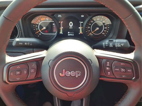 Used 2025 Jeep Wrangler Unlimited Rubicon image 12