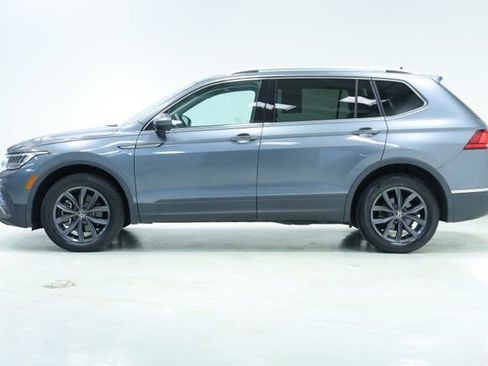 Certified 2022 Volkswagen Tiguan SE image 4