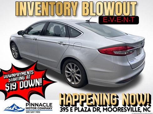 Used 2017 Ford Fusion SE image 4