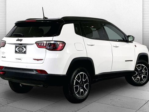 Used 2025 Jeep Compass Trailhawk AWD/4WD image 12