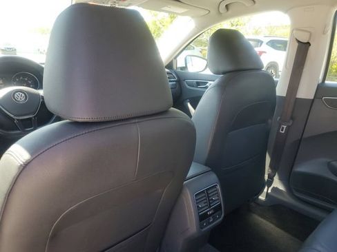 Used 2017 Volkswagen Passat 1.8T SEL Premium FWD image 10