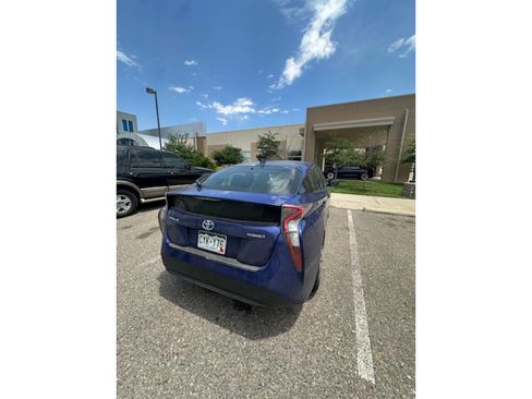 Used 2016 Toyota Prius Three w/ Advanced Technology Package FWD image 3