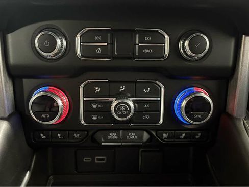Used 2024 GMC Yukon XL SLT w/ Max Trailering Package AWD/4WD image 23