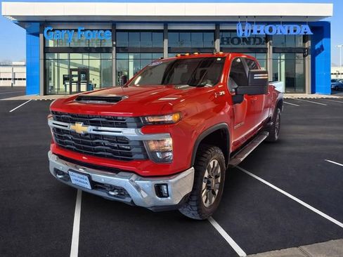 Used 2025 Chevrolet Silverado 2500 LT AWD/4WD image 4