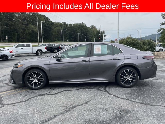 Used 2023 Toyota Camry SE FWD image 2