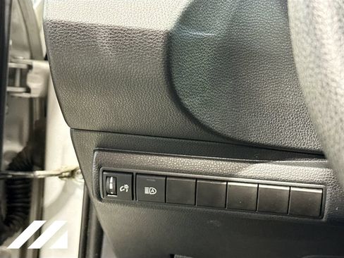 Used 2021 Toyota Corolla LE FWD image 9