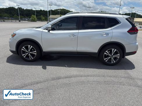 Used 2020 Nissan Rogue SV w/ Premium Package FWD image 2