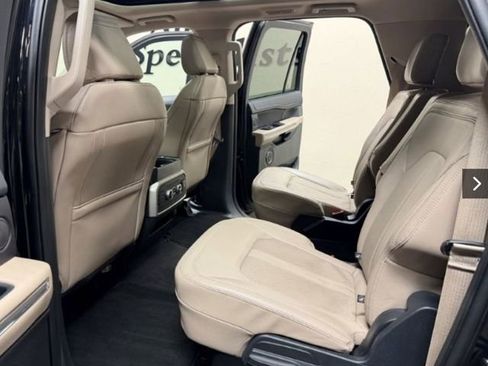 Used 2023 Ford Expedition Max Limited image 3