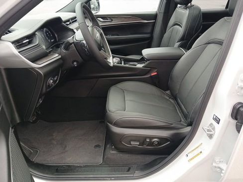 New 2026 Jeep Grand Cherokee Limited image 32