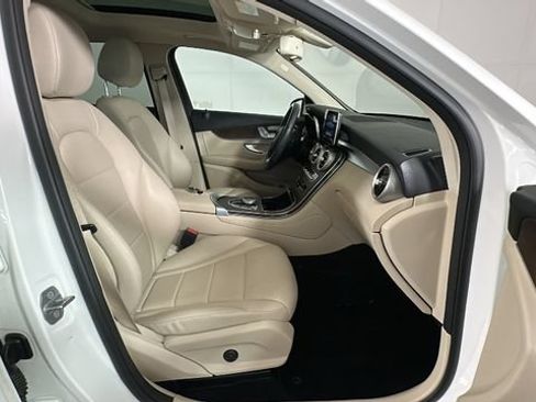 Used 2019 Mercedes-Benz GLC 300 4MATIC image 31