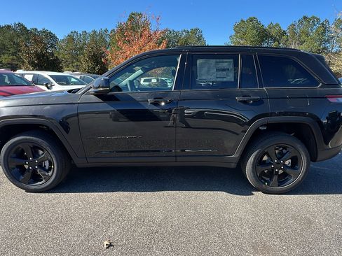 New 2025 Jeep Grand Cherokee Altitude image 11
