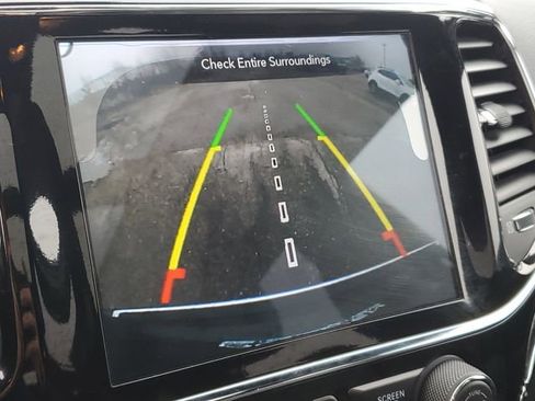 Used 2019 Jeep Grand Cherokee Limited w/ Luxury Group II image 17