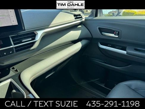 Used 2025 Toyota Sienna Platinum AWD/4WD image 12