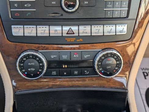 Used 2019 Mercedes-Benz SL 550 image 24