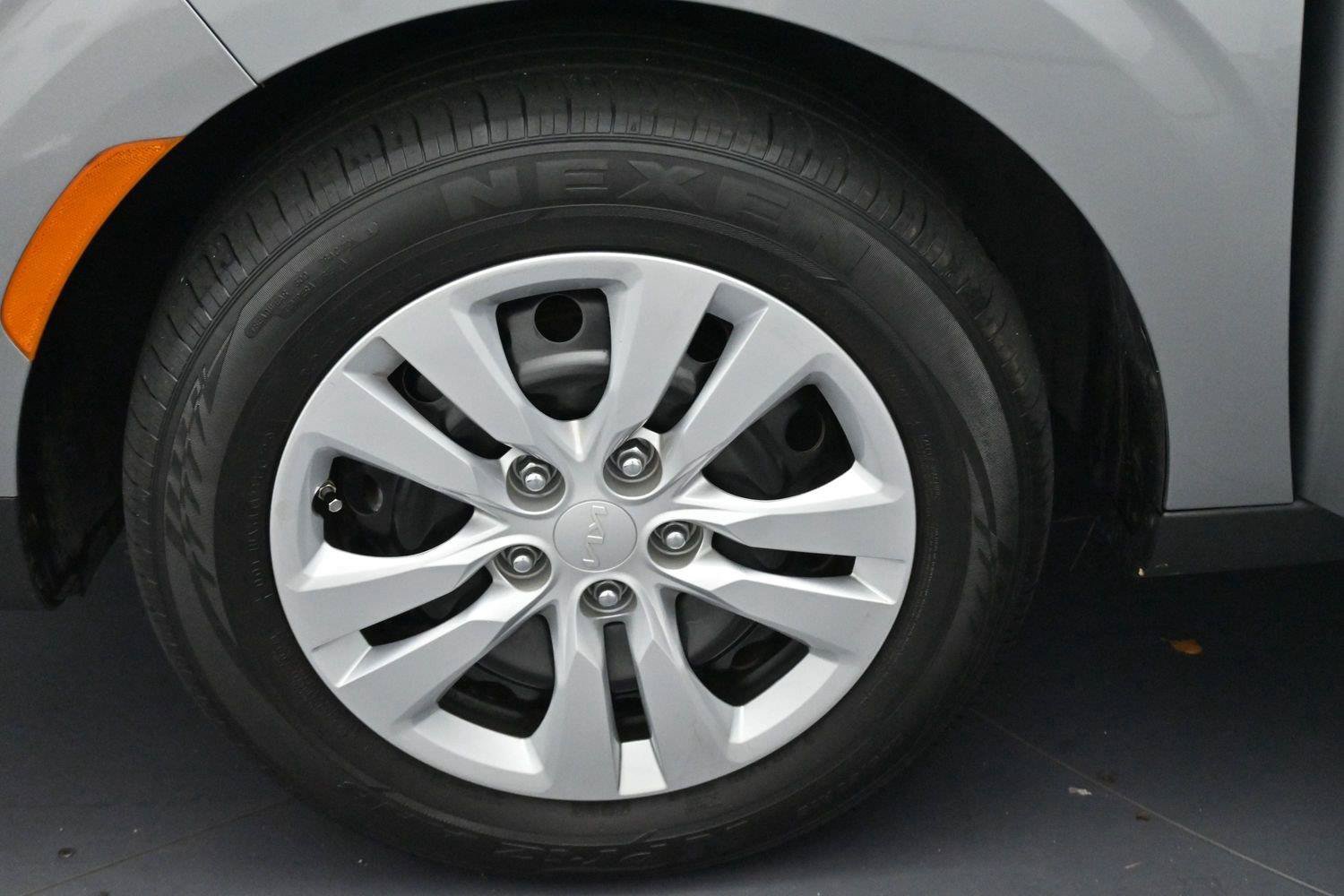 Used 2025 Kia Soul LX FWD image 31
