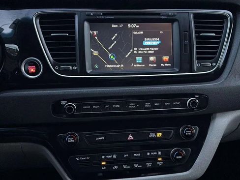 Used 2015 Kia Sedona SX image 36