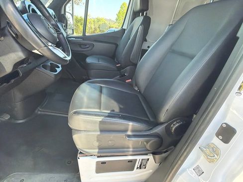 Used 2025 Mercedes-Benz Sprinter 2500 image 21