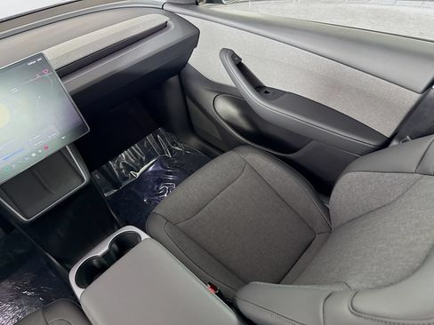 Used 2026 Tesla Model Y 2WD image 22