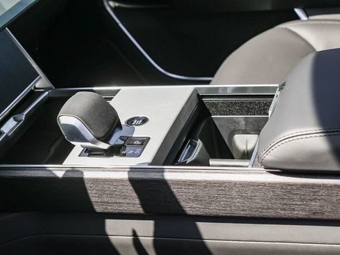 New 2026 Land Rover Range Rover Long Wheelbase SE AWD/4WD image 29