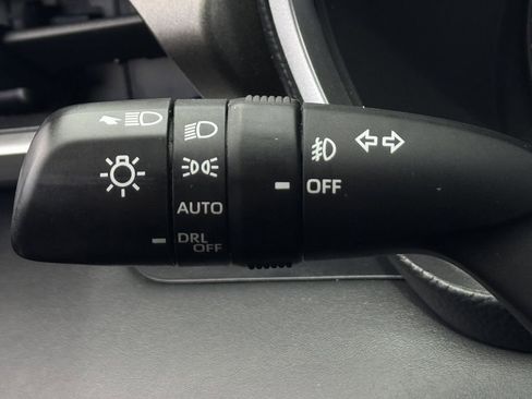 Used 2023 Toyota Highlander XLE image 22