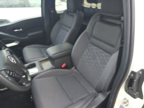 Used 2025 Nissan Frontier SV w/ Tow Package image 19