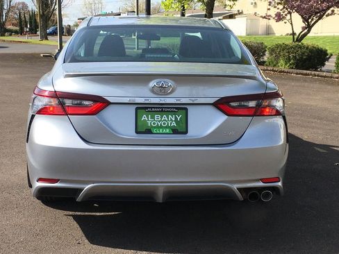 Used 2024 Toyota Camry SE FWD image 5