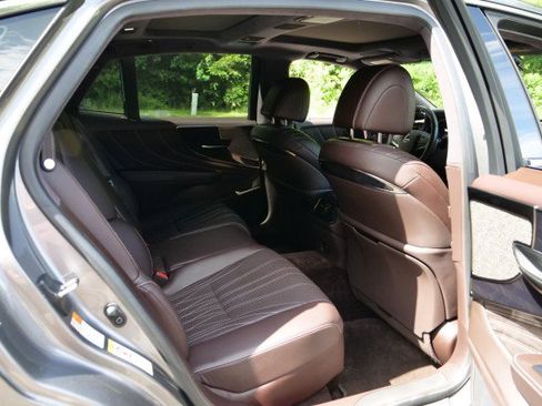 Used 2019 Lexus LS 500 w/ Luxury Package RWD image 42