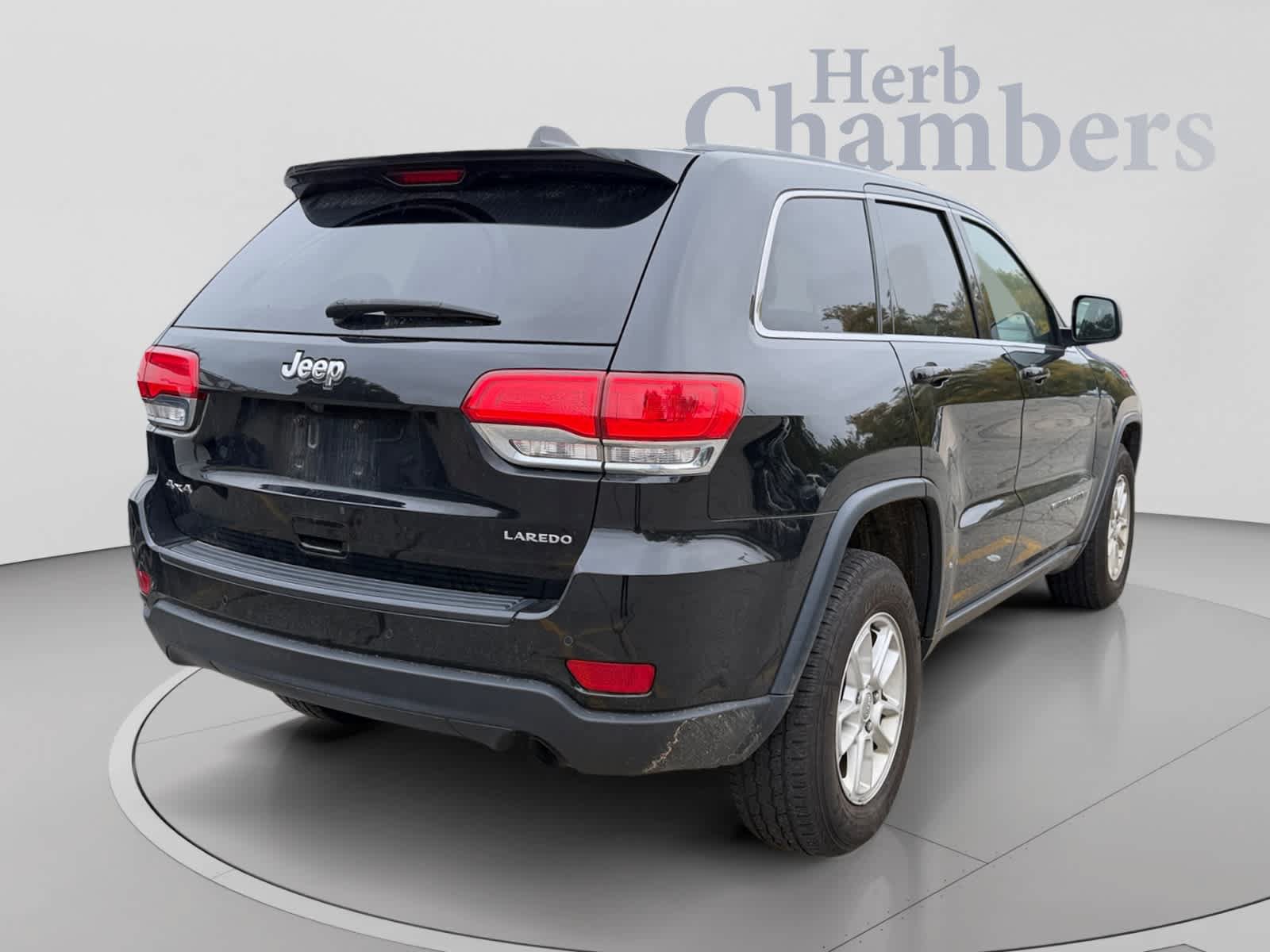 Used 2018 Jeep Grand Cherokee Laredo AWD/4WD image 4
