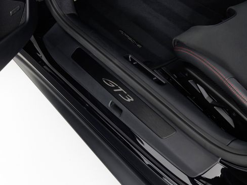 Used 2025 Porsche 911 GT3 RWD image 31