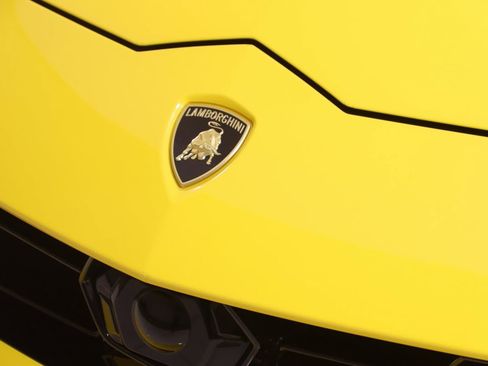 Used 2019 Lamborghini Urus image 24