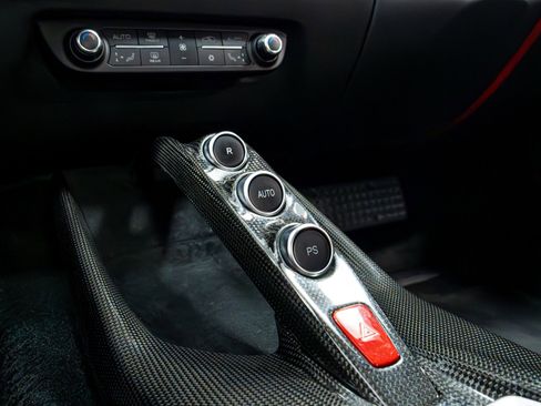 Used 2018 Ferrari 812 Superfast RWD image 70