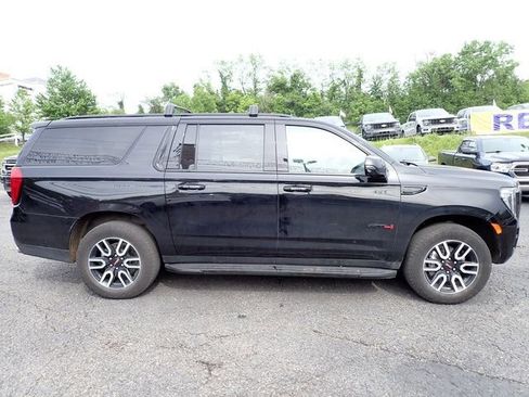 Used 2024 GMC Yukon XL AT4 w/ Technology Package AWD/4WD image 7