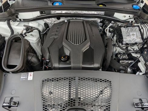 Used 2025 Porsche Macan image 28