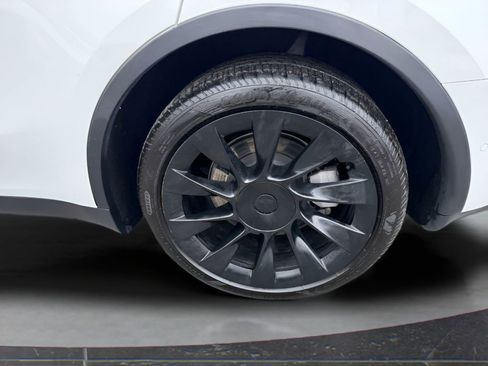 Used 2021 Tesla Model Y Long Range AWD/4WD image 10