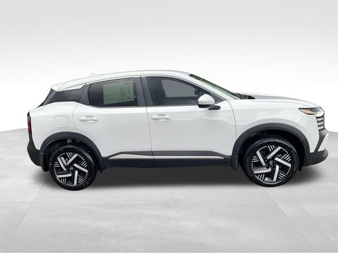 Used 2025 Nissan Kicks SV FWD image 6