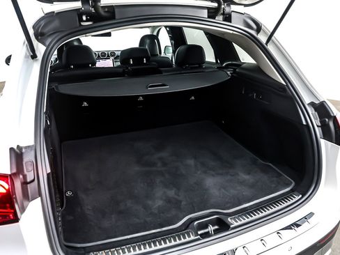 Used 2023 Mercedes-Benz GLC 300 w/ Exclusive Trim Package image 23