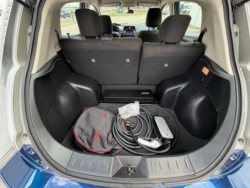 Used 2017 Nissan Leaf SV w/ Premium Package FWD image 9