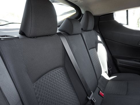 Used 2020 Toyota C-HR LE image 32