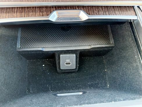 Used 2025 Land Rover Range Rover SE image 32