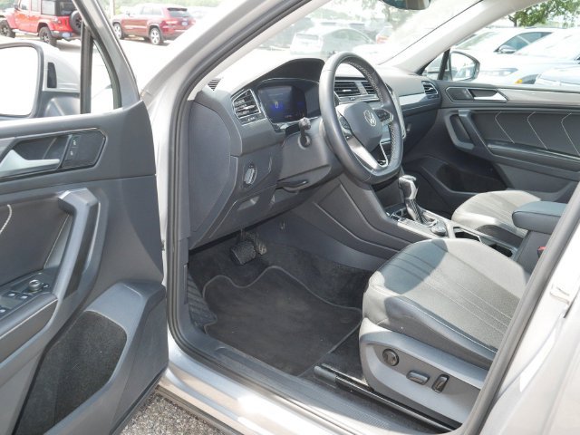Certified 2023 Volkswagen Tiguan SE w/ Panoramic Sunroof Package AWD/4WD image 12