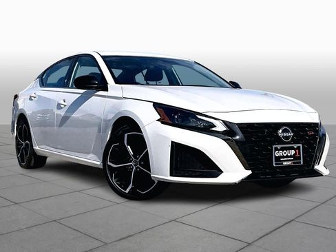 Used 2024 Nissan Altima 2.5 SR image 3